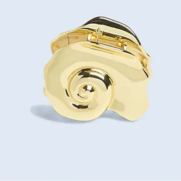 Madewell metal shell medium Claw hair clip Gift Of The Day: A Do-Everything Hair Clip from Madewell main image 3